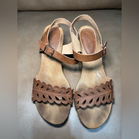 Andiamo Shoes - Chic Brown Leather heels with Cutout Design